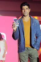 Farhan Akhtar unveil thj Intex Aqua i7 smartphone