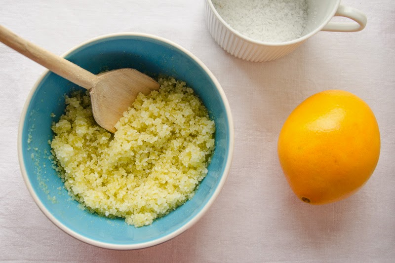 homemade body scrub http://awondrousday.blogspot.com - ema magalhães