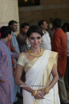 Asin  at Ritesh & Genelia Wedding stills