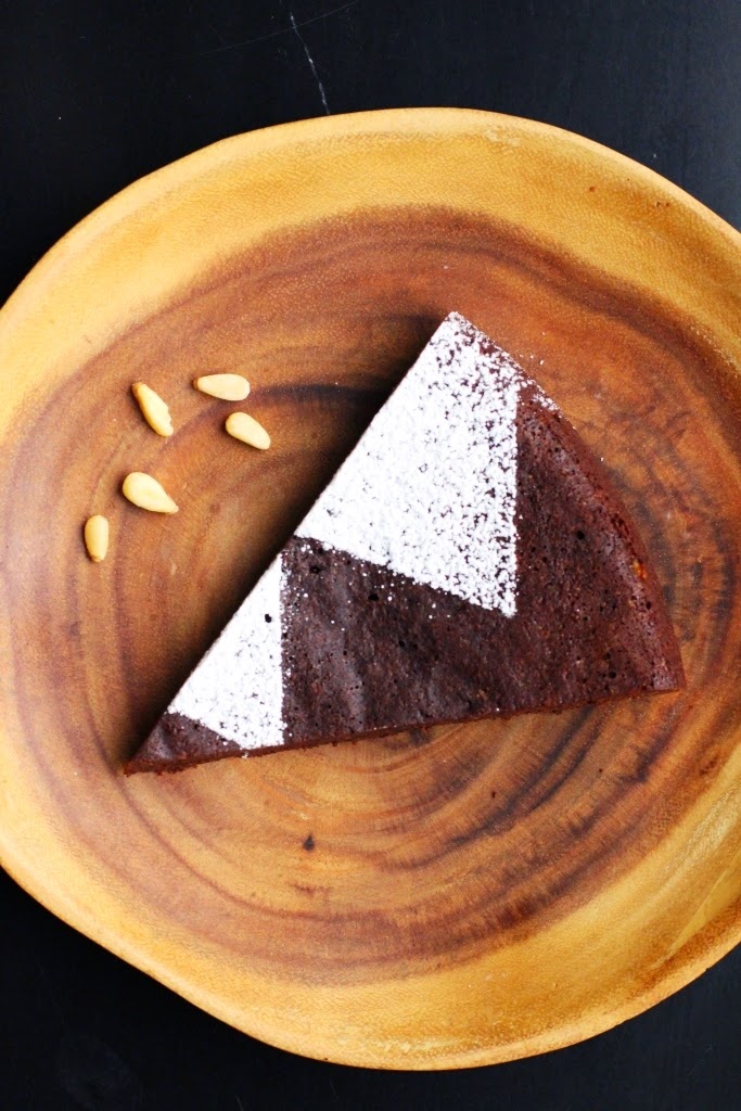 Gâteau aux pignons de pin et chocolat