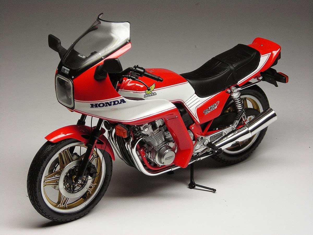 Модель мотоцикла honda. Honda CB 750. Honda CB 750 f2. Honda cb750f Tamiya. Honda CB 900.