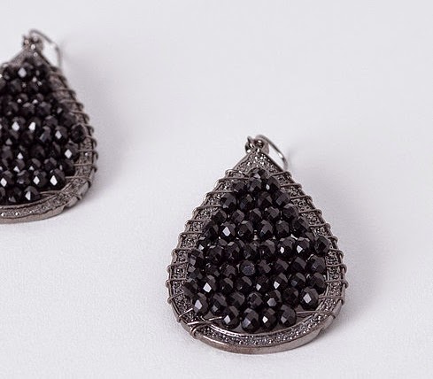 http://www.suiteblanco.com/es/es_es/bisuteria/pendientes/pendientes-l-grima-strass-5cm-62441000199.html