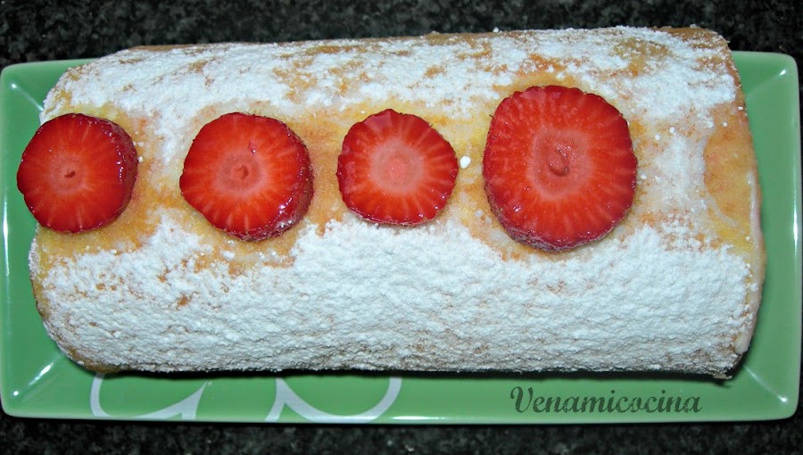 Brazo de gitano de fresas y mascarpone