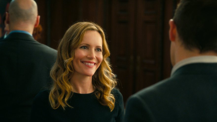 Leslie mann single