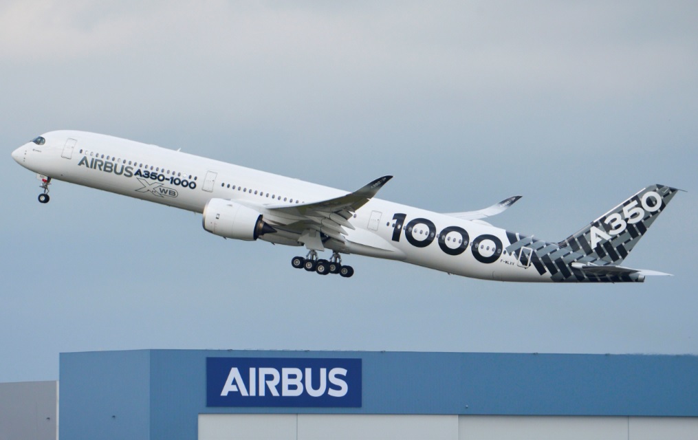 первый airbus. эйрбас 380. эйрбас 350-900. A350-1000. самолет beluga airbus 4.