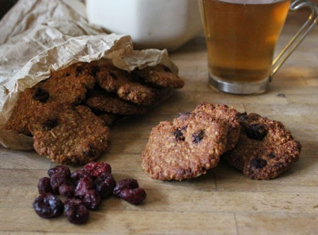 https://cuillereetsaladier.blogspot.com/2014/11/cookies-canneberges-et-puree-de.html