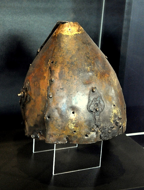 Hełm, tzw. szłom wielkopolski pochodzący ze wsi Giecz, przechowywany w Muzeum Archeologicznym w Poznaniu