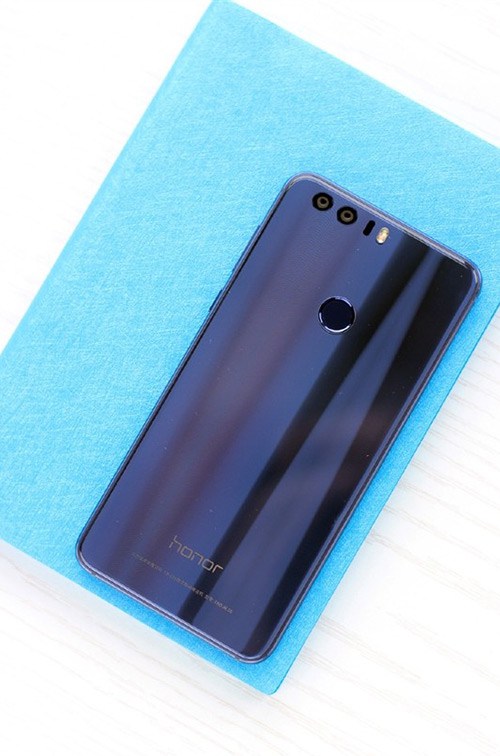 Huawei Honor 8: Επίσημα με οθόνη 5.2” FHD, dual κάμερα και κατασκευή από γυαλί και μέταλλο