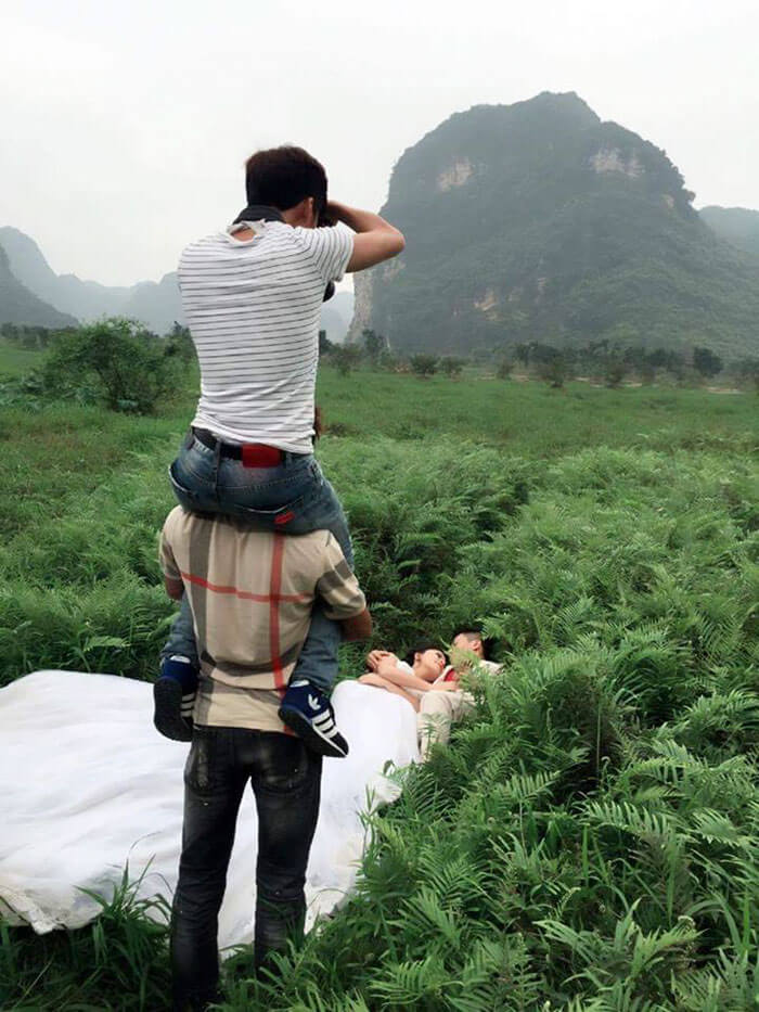 Incredible Wedding Pictures That Show Photographer Will Do Anything To Capture The Perfect Shot Incredible Wedding Pictures That Show Photographer Will Do Anything To Capture The Perfect Shot
