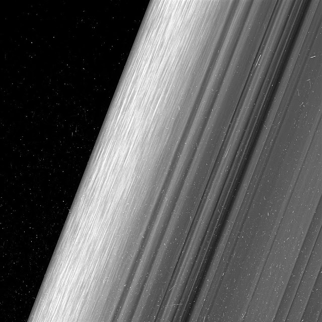 Close views show Saturn's rings in unprecedented detail Close views show Saturn's rings in unprecedented detail