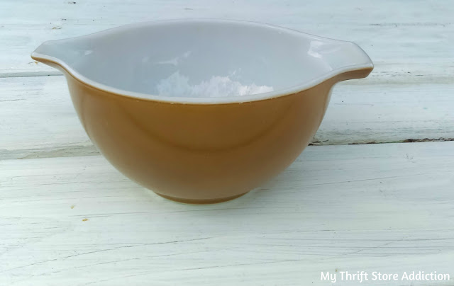 1960s brown vintage Pyrex 441 bowl available at thriftstoreaddiction.etsy.com vintage Pyrex bowl 441