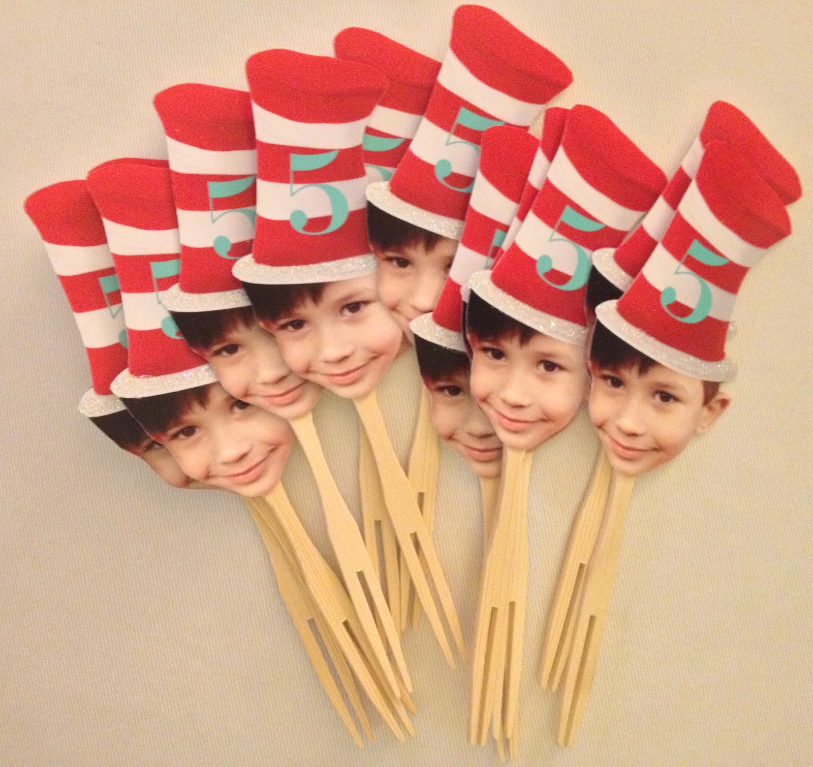 Cake Face Toppers: CAt in the hat cupcake toppers