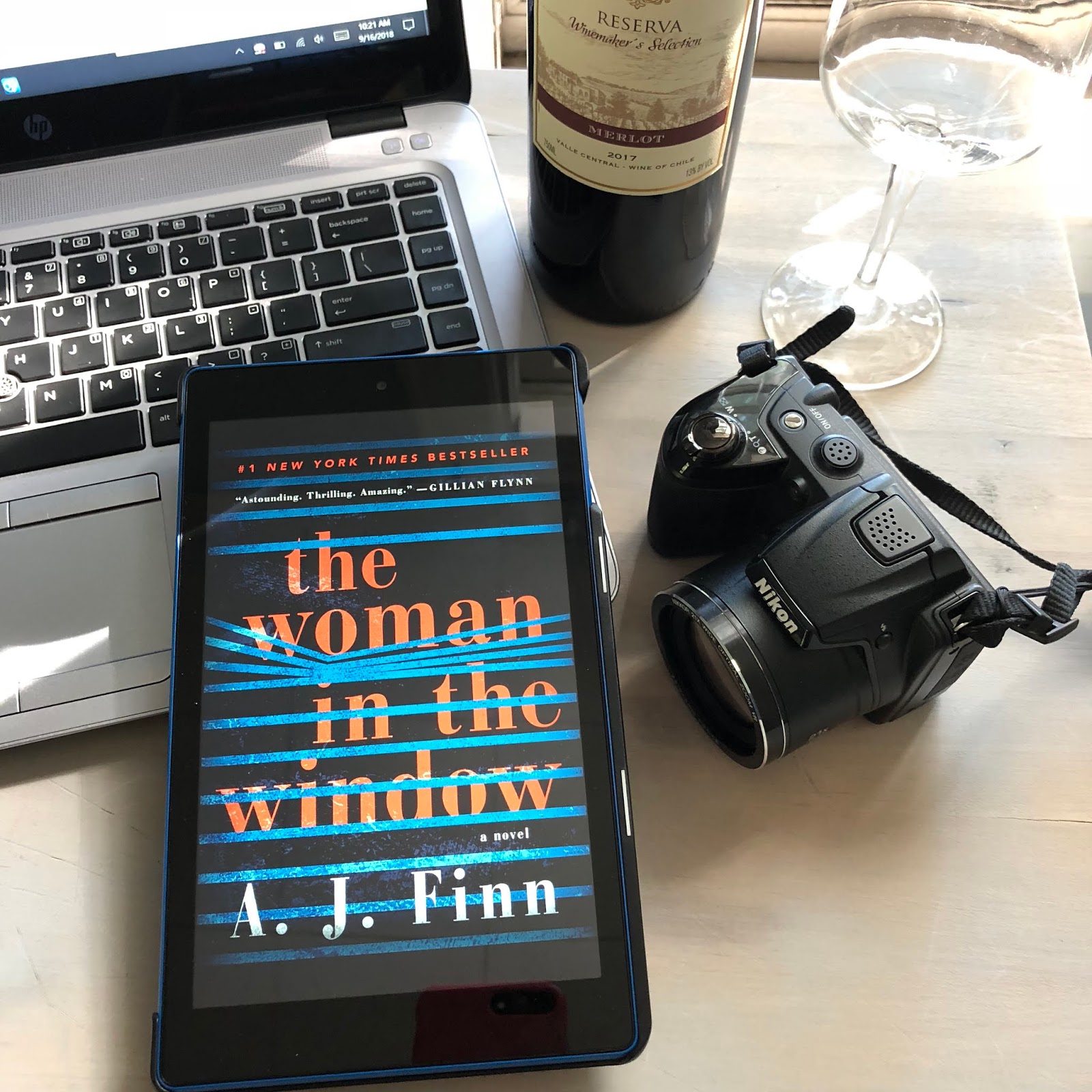 The Woman in the Window — TRENDY SIMPLE LIFE