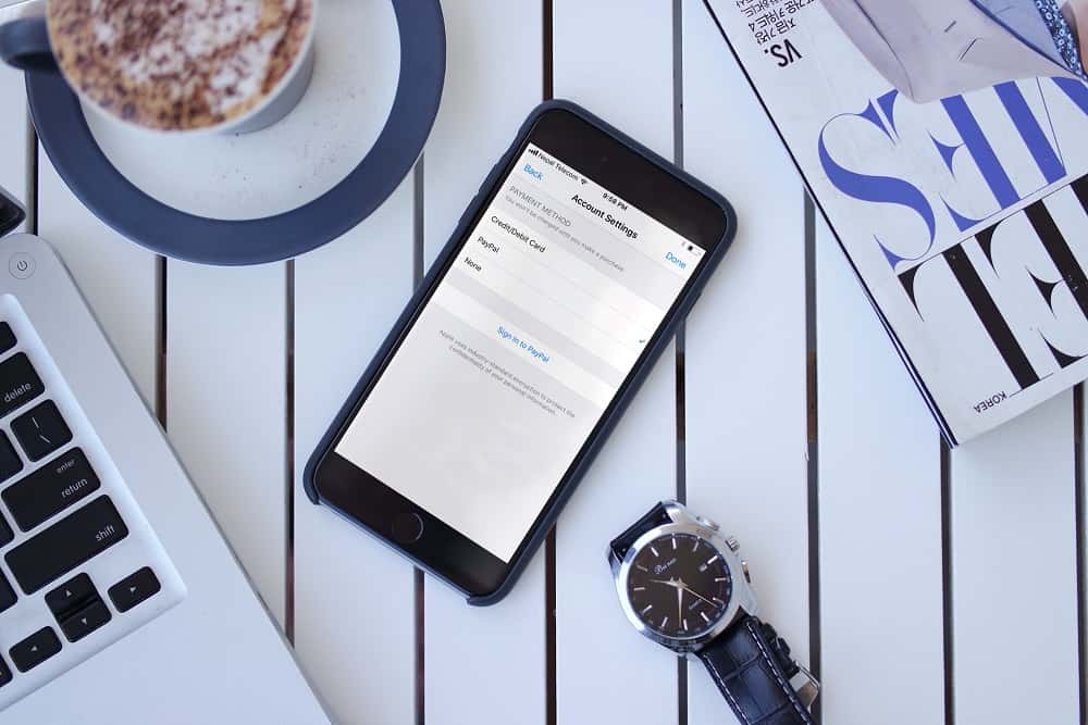 Apple users can now add PayPal payment option to their Apple ID account by changing payment information in order to buy apps, musics, movies, TV shows and more from App Store