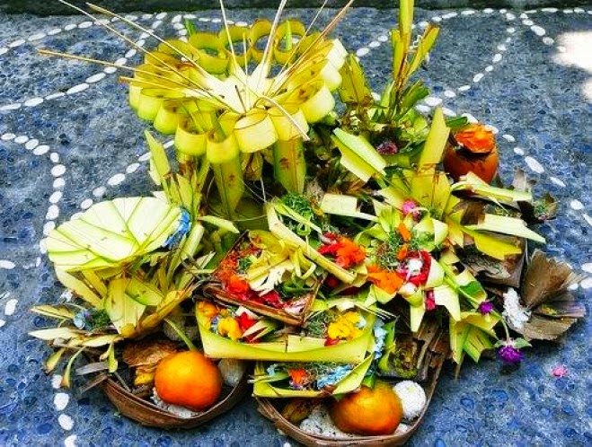 Sarana Upakara (Banten) Otonan dan Maknanya - Hindu Alukta