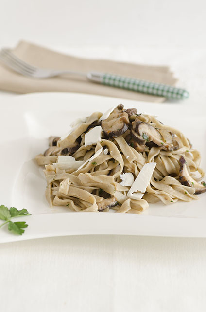 Tagliatelle rustiche con funghi Shiitake freschi