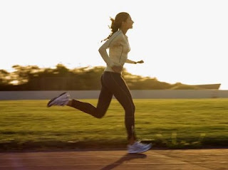 cara agar stamina kuat saat berlari,cara mengatur nafas saat lari 12 menit,cara mengatur nafas saat lari jarak jauh,cara mengatur nafas saat push up,teknik berlari yg benar,