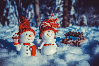 https://pixabay.com/en/snowman-angel-fun-figure-funny-3806941/