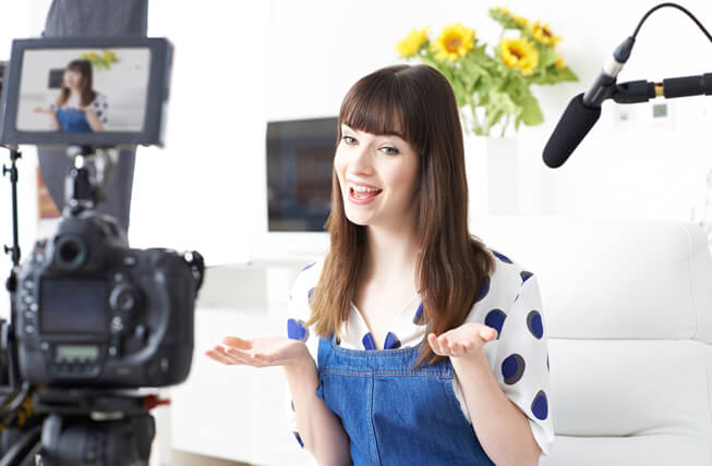 Perlengkapan yang perlu anda miliki saat Bikin Vlog Di Youtube Perlengkapan yang perlu anda miliki saat Bikin Vlog Di Youtube
