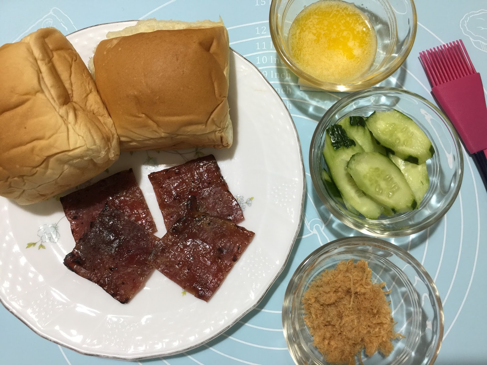 Long Yoke Bread with Dried Chicken Floss