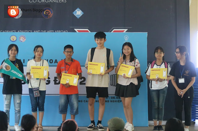Một chiếc bằng khen cho sự nổ lực của các trại sinh Một chiếc bằng khen cho sự nổ lực của các trại sinh