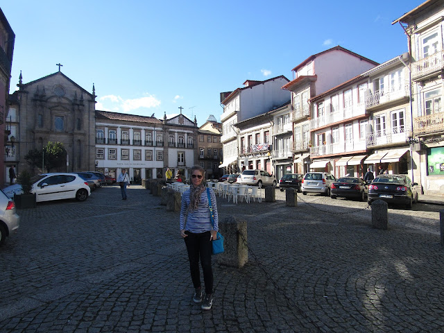 Largo da Misericórdia com a Igreja da Misericórdia ao fundo Largos do Centro Histórico de Guimarães
