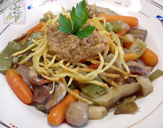 Menestra de Verduras Vegana con Patatas Paja y Crema de Lentejas. Menestra de Verduras Vegana con Patatas Paja y Crema de Lentejas.