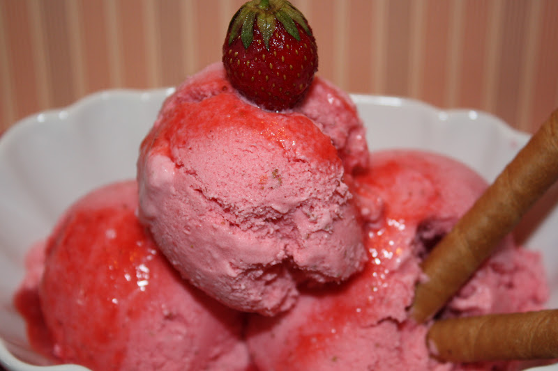 dies´und das und süsse Sachen...: Erdbeer-Limetten-Eis mit Frischkäse