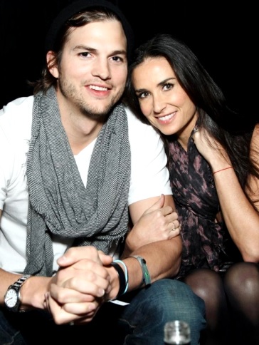 Demi Moore y Ashton Kutcher Foto de Demi Moore muy juntito de Ashton Kutcher