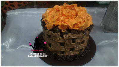 Kue Tart Coklat Hias Bunga Pesanan Acara Seserahan Pernikahan Kue Tart Coklat Hias Bunga Pesanan Acara Seserahan Pernikahan