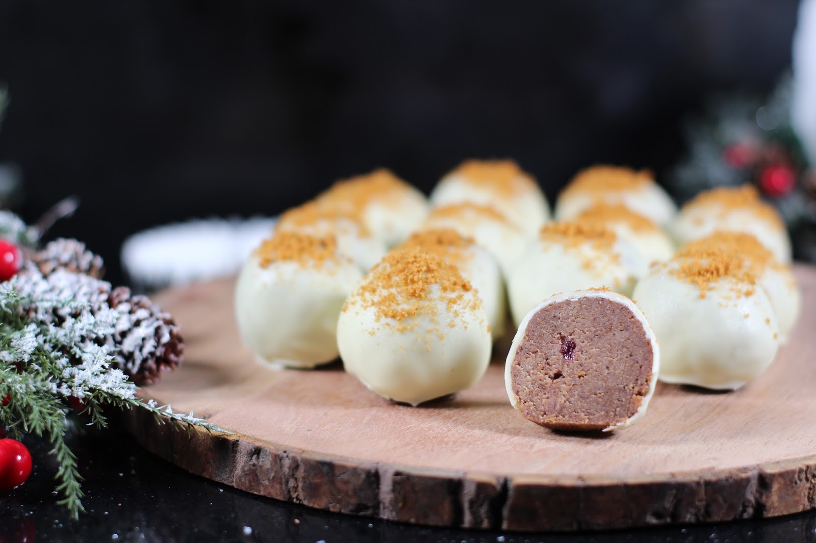 pepparkaksbollar med vit choklad pepparkaksbollar med vit choklad