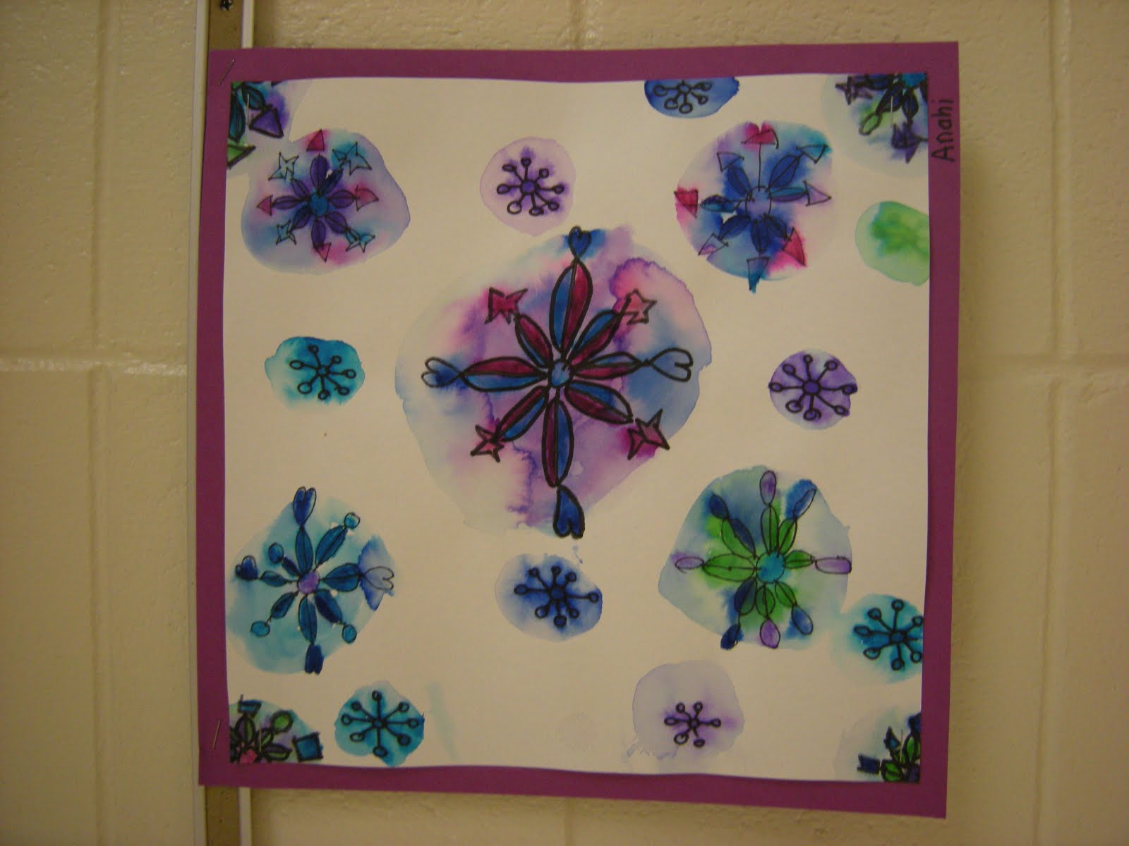 WHAT'S HAPPENING IN THE ART ROOM??: 1st Grade: Snowflakes