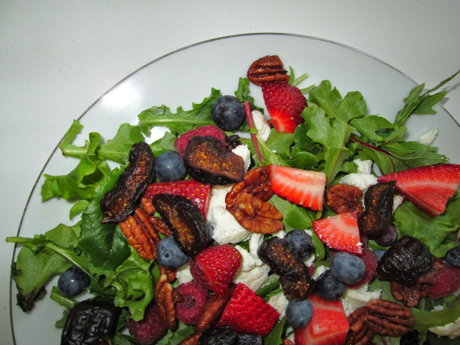 roommom27 Fresh Fruit, Dried Fig and Goat Cheese Salad