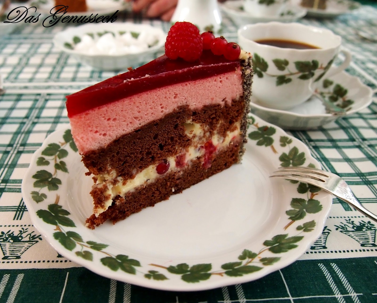 Das Genusseck: Beerentorte mit Himbeer-Mousse und weißer Trüffelcreme