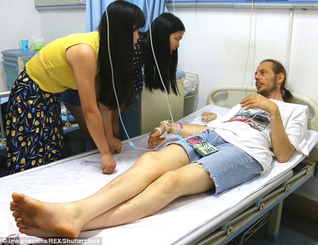 Man Almost Passed Away In The Chinese Airport After Waiting For 10 Days For His 'Online Girlfriend'! Man Almost Passed Away In The Chinese Airport After Waiting For 10 Days For His 'Online Girlfriend'!