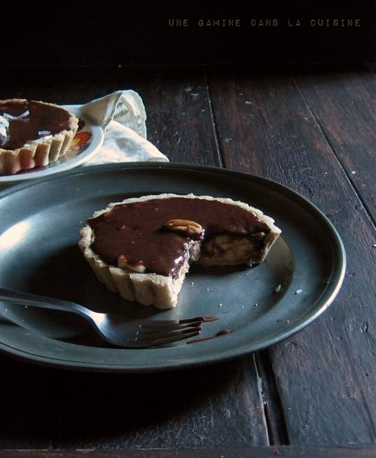 Chocolate Coconut Cream Tartlets | une gamine dans la cuisine