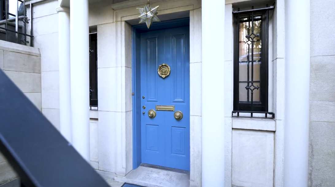 19 Photos vs. 23 E Scott St, Chicago Interior Design Luxury Home Tour