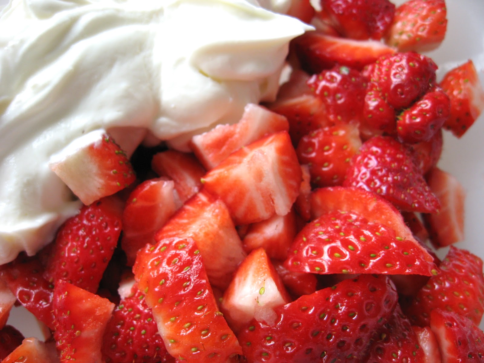 .MORGENSCHOEN.: Sonntagssüß - Sahnequark mit Erdbeeren