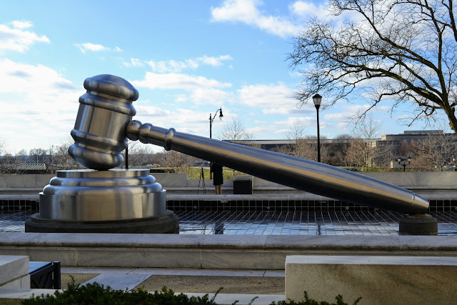 Найбільший у світі молоток судді. Колумбус, Огайо (World's Largest Gavel,  Columbus, OH)