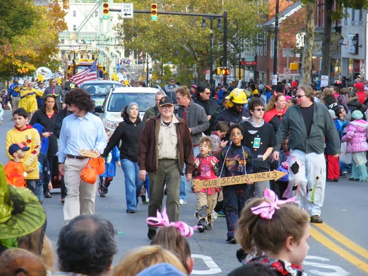 The Easton Eccentric Great PhillipsburgEaston Parade Draws Crowd of Thousands