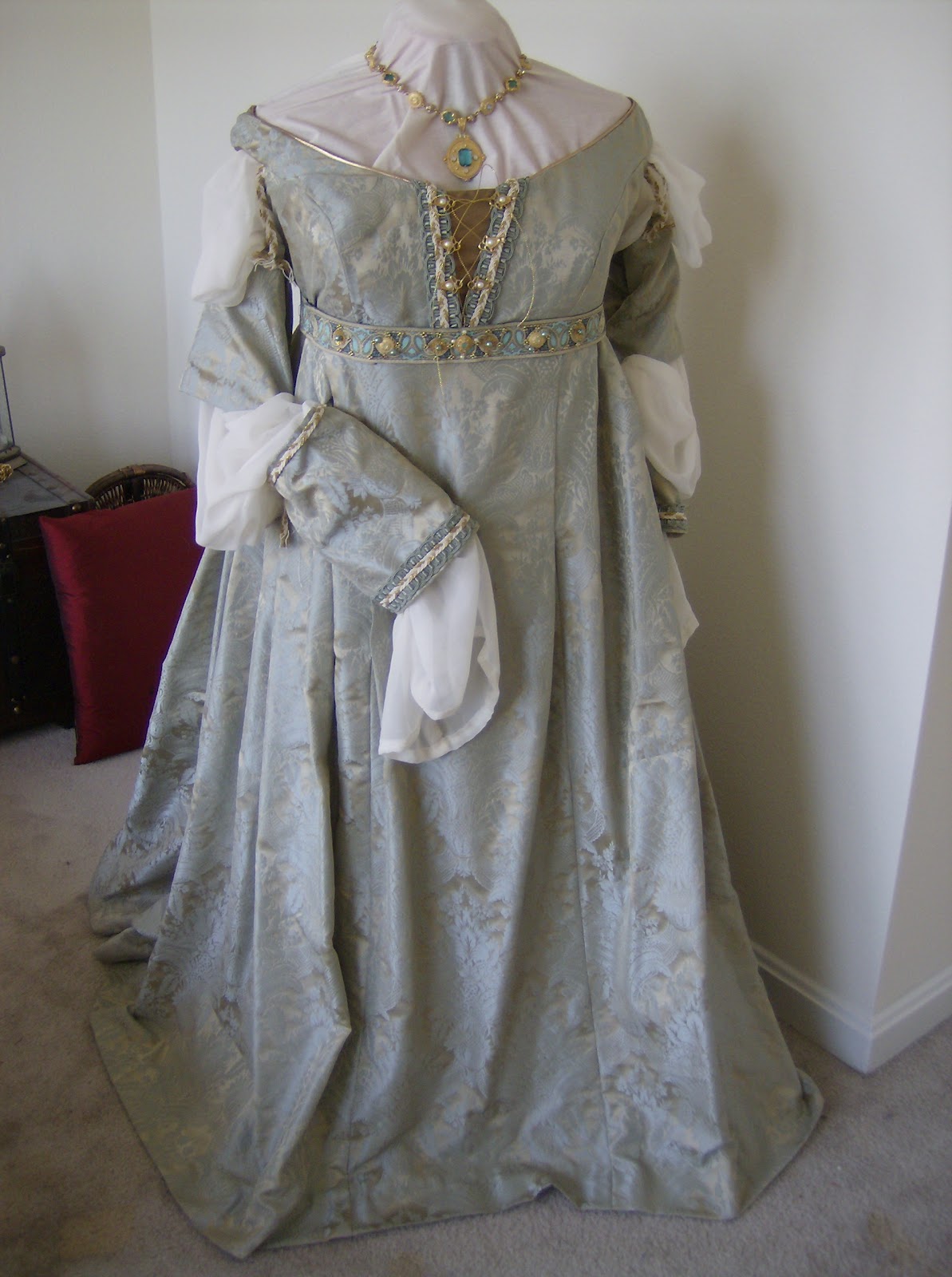 Theatre Costuming vs Reenactment Costuming Part 1