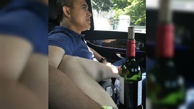 Beredar Foto Hot Mirip dengan Paha Mulus, Klarifikasi Bupati Azwar Anas Beberkan Yang Terjadi