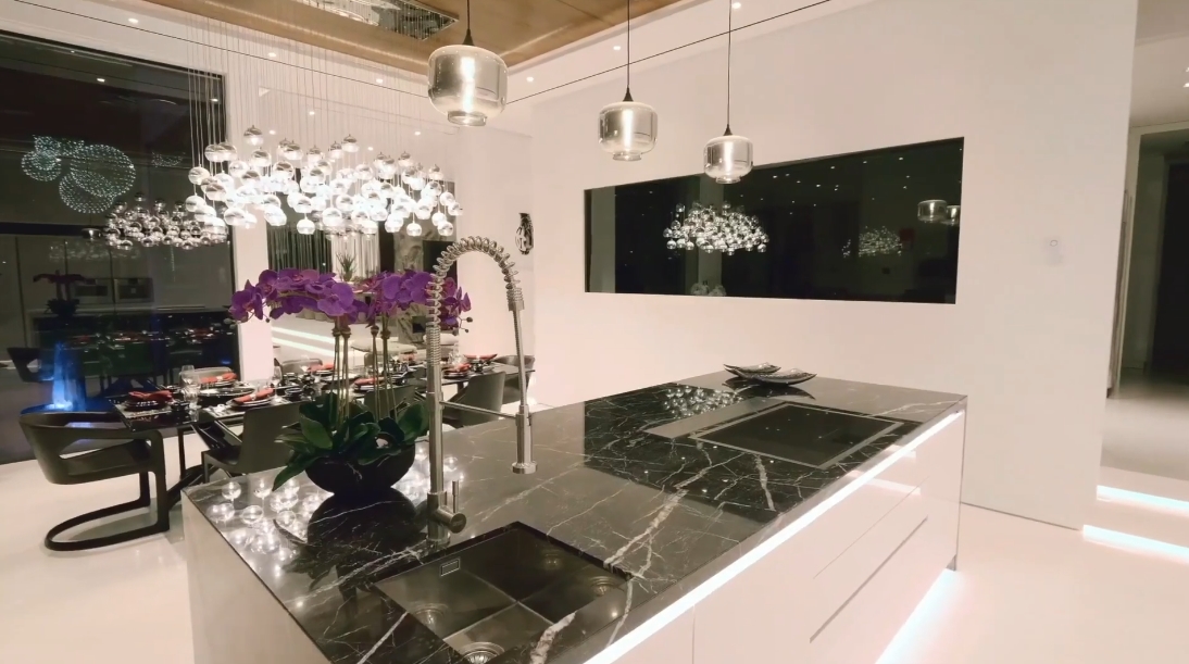 92 Interior Design Photos vs. ONE100, Palm Jumeirah Dubai Luxury Beach Mansion Tour