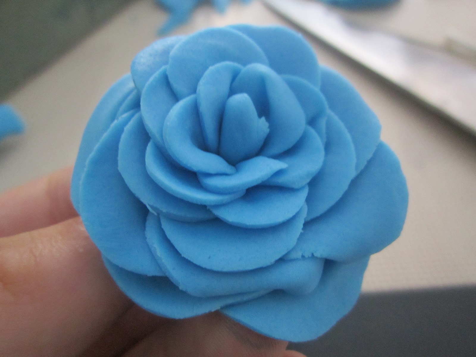 Cupcakes and fashion: Tuto : comment faire des roses en pâte à sucre
