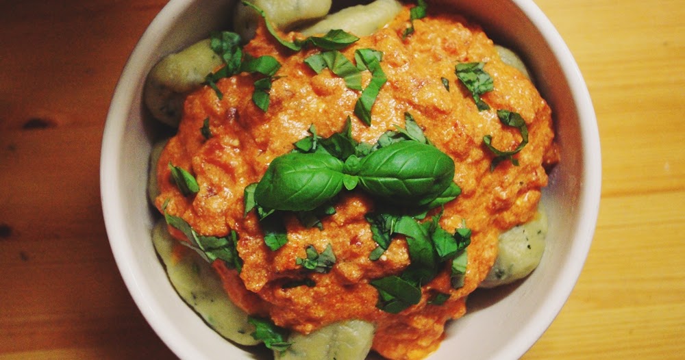 Basilikum-Gnocchi mit Tomaten-Ricotta-Soße