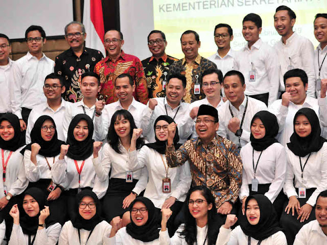 Pratikno Lantik dan Ambil Sumpah 173 PNS di Kemensetneg Pratikno Lantik dan Ambil Sumpah 173 PNS di Kemensetneg