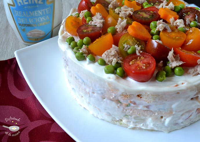 Pastel de atún y ensaladilla frío casero (Receta fácil) Pastel de atún y ensaladilla frío casero (Receta fácil)