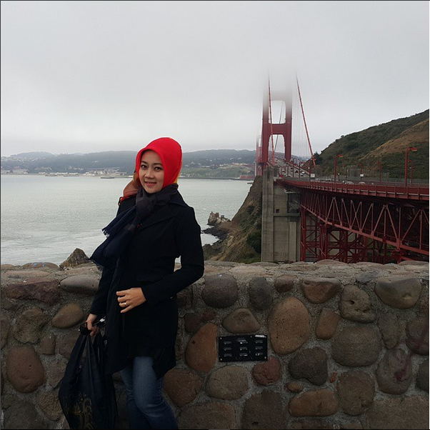 Gaya Hijab Cantik dan Simple ala Atalia Ridwan Kamil 