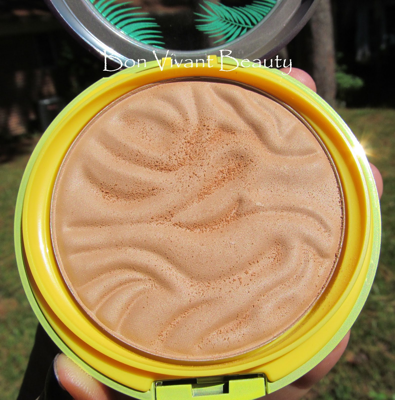 Bon Vivant Beauty Murumuru Butter Bronzer in Light by Physician's Formula