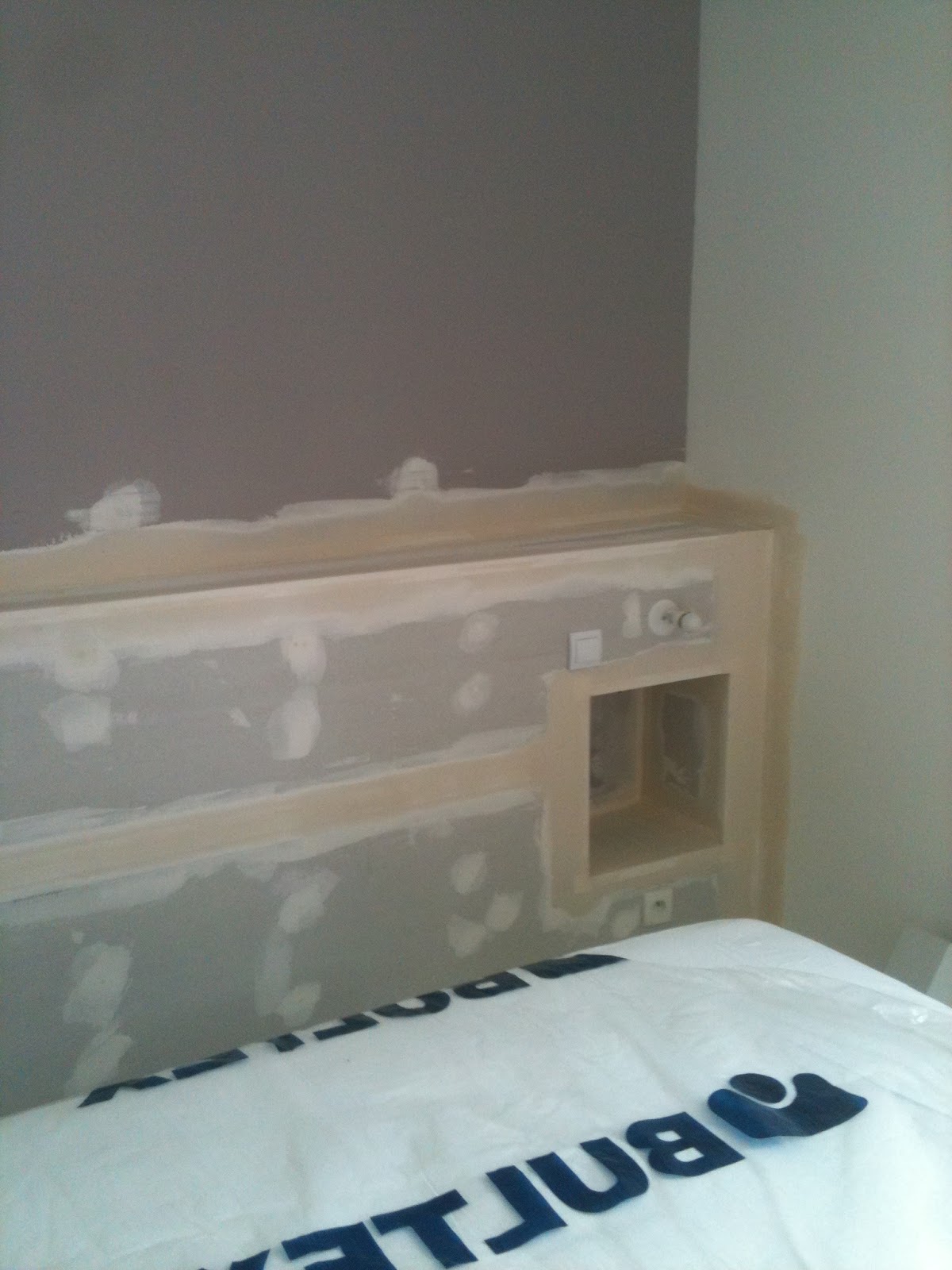 Plan Tête De Lit Placo pour pouvoir rattrapé un faux équerrage sur le mur ou va ce positionné